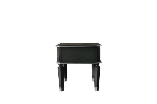  the subtle detailing accentuating the simple frame structure and enhanc