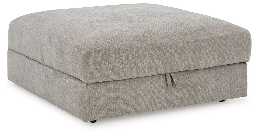 Functional, contemporary comfort. This ottoman with storage adapts effortlessly to your living room needs. Thanks to its locking casters, you can rearrange the piece as you please, whether itâ€™s for family TV time, hosting guests or a simple style refres