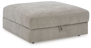 Functional, contemporary comfort. This ottoman with storage adapts effortlessly to your living room needs. Thanks to its locking casters, you can rearrange the piece as you please, whether itâ€™s for family TV time, hosting guests or a simple style refres