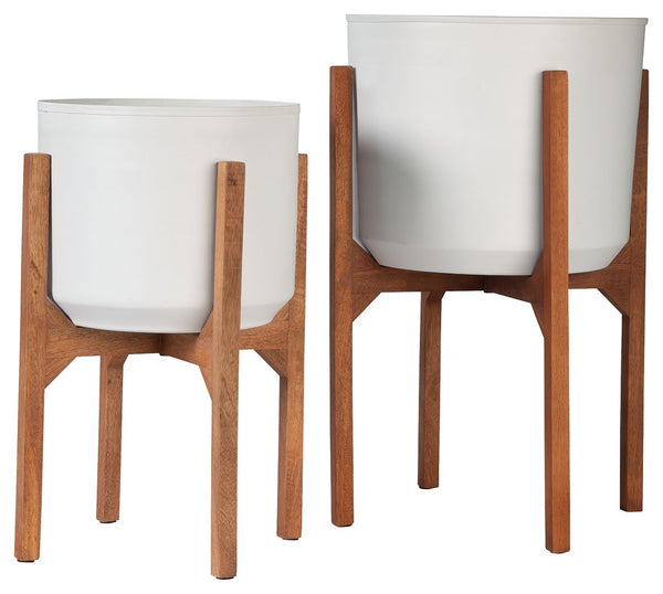 Assemble a natural look inside your home with this set of planters. Pot your favorite fresh flowers or faux greenery for an updated look in your home or office and boost the mid-century modern appeal of your space.<br><br><b>Additional Dimensions</b><br><
