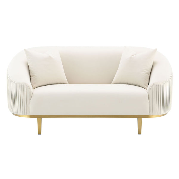  exudes elegance and comfort. The plush pillows add an extra layer of coziness
