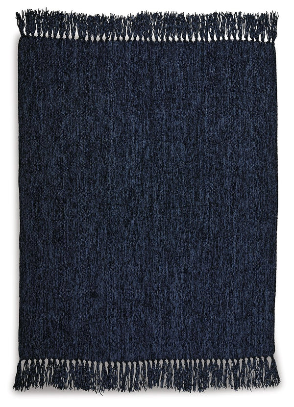  its woven texture and knotted fringe give it a homespun look that-'s relaxed and invi