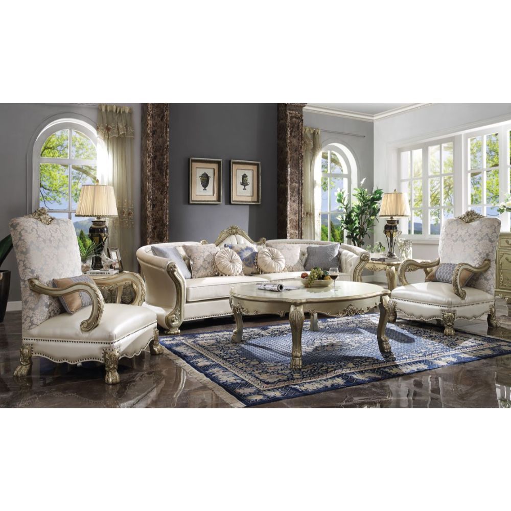 The Dresden sofa collection creates an elegant and traditional design into your living room. Hand-Crafted pieces inspired from the luxurious design of the past, the new Dresden sofa features elaborate ornamental details and a sophisticated style which giv