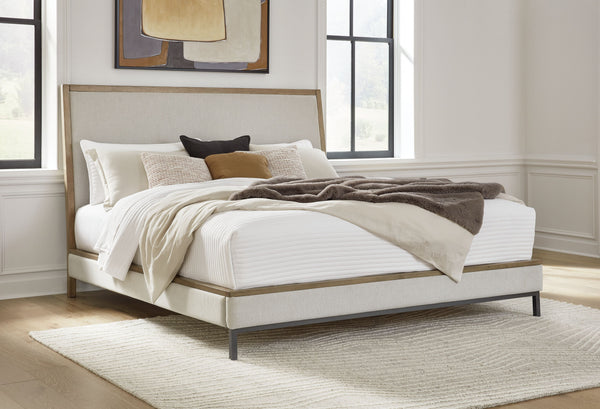  this king upholstered bed takes a relaxed approach to refinement. The mixed-material design brings a trendy urban-chic feel to bedtime