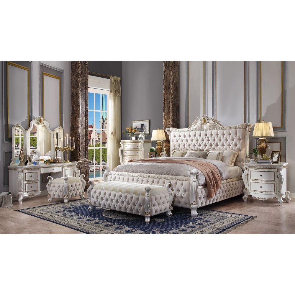 The Picardy bedroom collection brings the influence of European antiques to life with traditional carvings, detailed looping, and a gorgeous antique cherry oak finish. The hand applied finish enhances the beauty of the detailed wood work and carvings. The