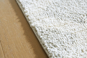 Unawick - Gray / Ivory - Medium Rug