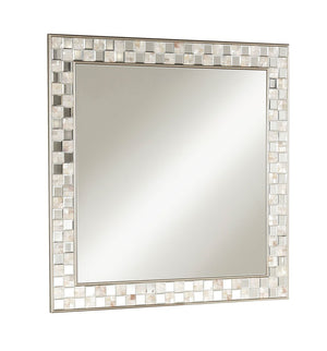 Sophisticated, graceful and elegant, the Nasa wall mirror demonstrates style and restraint with its unique design. While elegantly reflecting its surroundings, the Nasa combines glamour with modernism. Light is captured and reflected from all surfaces of 