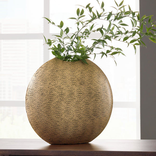  while the rounded form gives it geometric character. Equally as artistic displayed on its own or with faux greenery