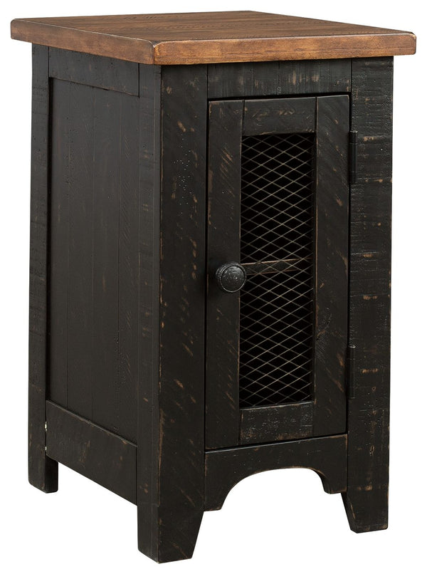 To those with an eye for the best in rustic farmhouse living, this two-tone chairside end table doubles up on charm. Designer touches include plank-effect styling, distress marks and a wire mesh door front for added character.<br><br><b>Additional Dimensi