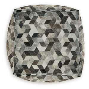  the pouf can also be topped wi