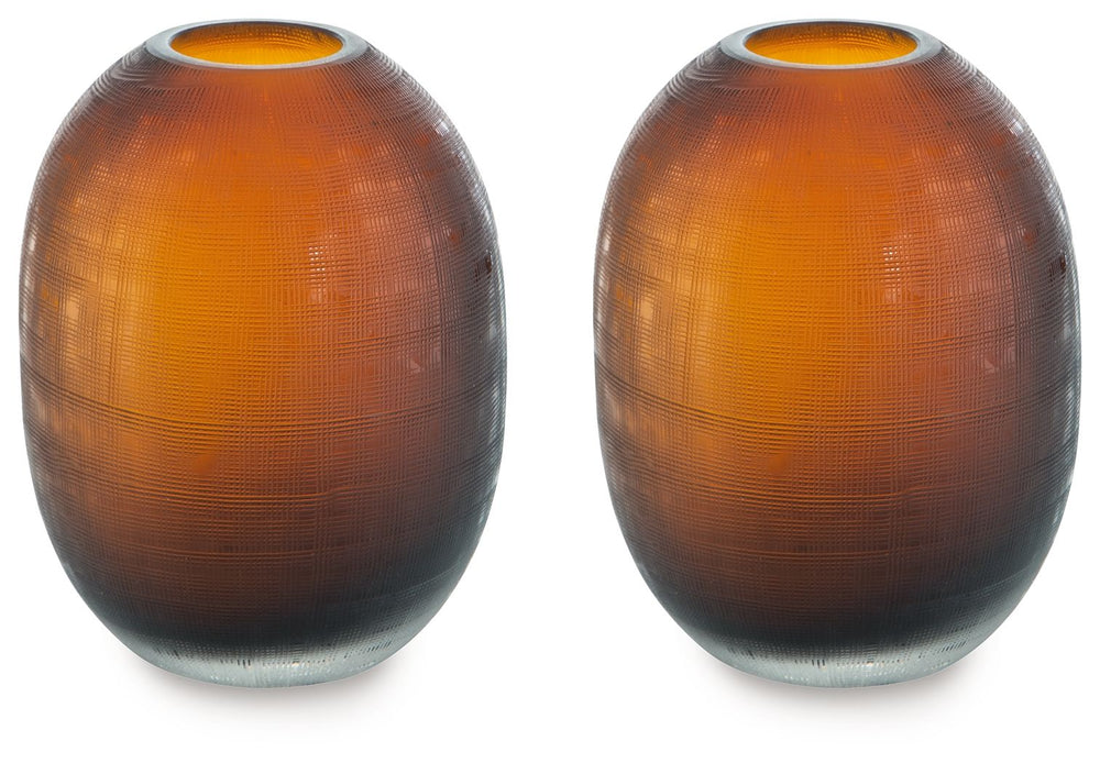 Beautiful on its own or in a group, this vase is sure to make a statement. It-'s ideal for displaying flowers and greenery, with a sturdy, minimalist design that accommodates wet or dry arrangements.<br><br><b>Additional Dimensions</b><br><ul><li>Opening: