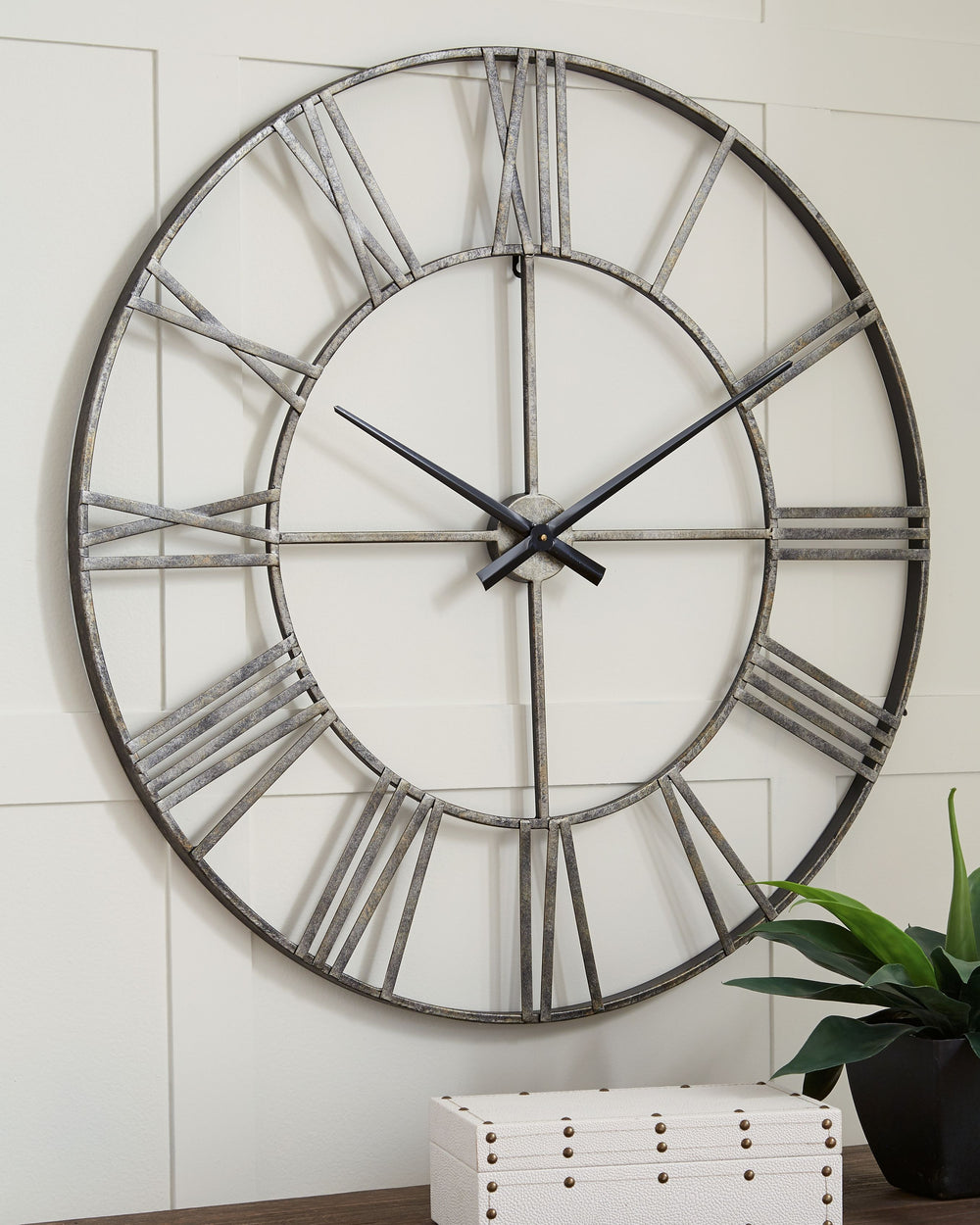 Casual style meets practical function with this wall clock. Roman numerals are easy to read on the sleek metal frame in an antiqued silver finish. Keeping track of time has never been so stylish.<br/><br/><b>Product Features</b><ul><li>Metal frame</li><li