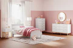 Socalle - Two-Tone - 6 Pc. - Dresser, Chest, Twin Panel Platform Bed, 2 Nightstands