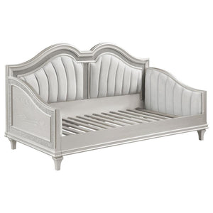 This luxurious daybed from the Evangeline collection is perfect for accommodating overnight guests or creating functional small spaces. Its eye-catching and versatile design, with a curved silhouette and faux diamond trim, adds a touch of elegance to any 