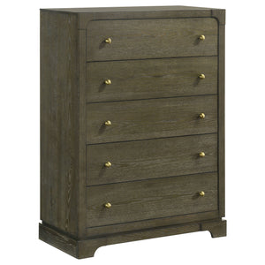 Maximize your bedroom storage with this stylish chest, featuring a transitional design with rounded corners and trending details. The dark cocoa finish and brass knobs add a touch of elegance, while the solid wood drawer box with English dovetail joinery 