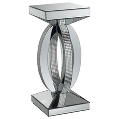 This chic and contemporary end table captivates with its sculptural, artistic design. Crafted with mirrored surfaces and engineered wood, it exudes modern luxury. The intersecting oval-shaped loops form a striking, three-dimensional silhouette, enhanced b