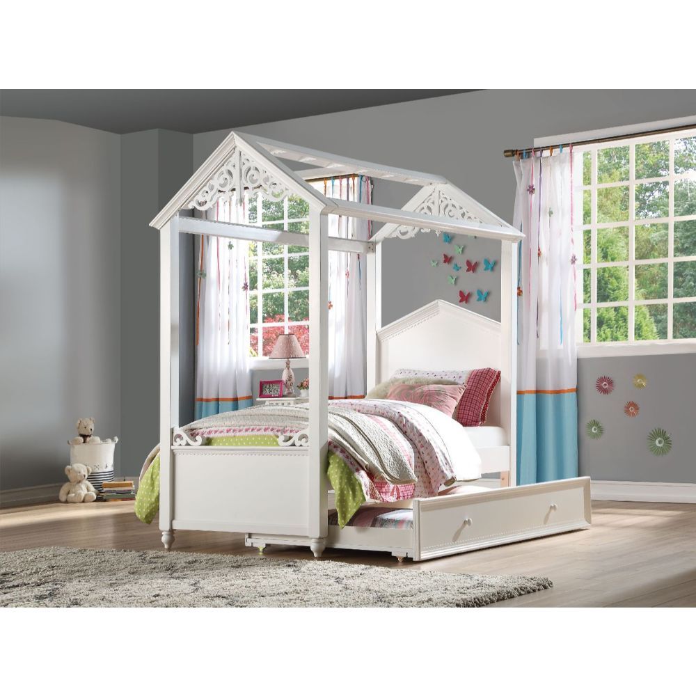 In addition to the fabulous Rapunzel bed, its matching trundle also offers a stylish look. The lower trundle can hold a mattress for additional guests or could be used as a drawer for additional storage spaces. Convenient and flexible, this trundle will p