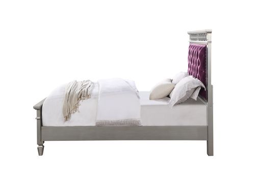  and the nailhead trim perfectly finishes the headboard. The si
