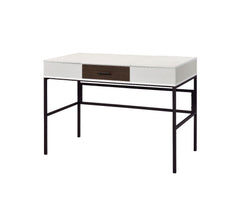 KDâ€¢ Rectangular Writing Deskâ€¢ Built-in USB Port and Plugâ€¢ 1 Storage Drawerâ€¢ 3/4 Extension Drawer Glideâ€¢ Side Metal Drawer Glideâ€¢ Metal Base<br/><br/><b>Product Features</b><ul><li>Case: 1Pc/1Ctn</li><li>Finish: Natural & Black Finish</li><li>S
