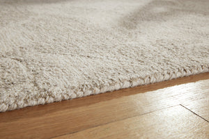  produces just the right look. Hand-tufted with wool