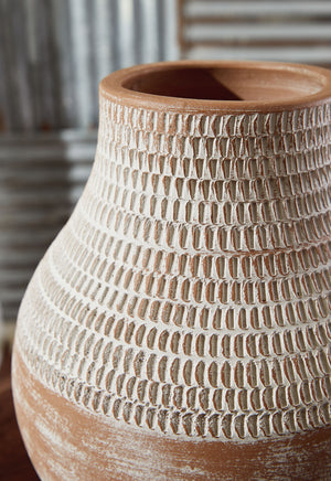  giving it an understated presence to stand alone or in pairs on a shelf or display space.<br/><br/><b>Product Features</b><ul><