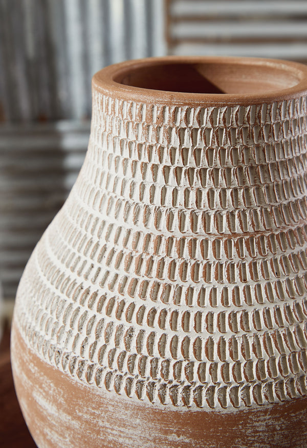  giving it an understated presence to stand alone or in pairs on a shelf or display space.<br/><br/><b>Product Features</b><ul><