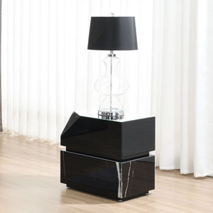 This Drisana exudes modern elegance with its rectangular coffee and end tables. Featuring a sleek black mirrored surface and a sophisticated marble grain design, these tables bring a touch of luxury to any living space. The unique combination of reflectiv