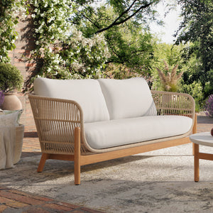  weather-resistant fabric ensures vibrant hues that resist
