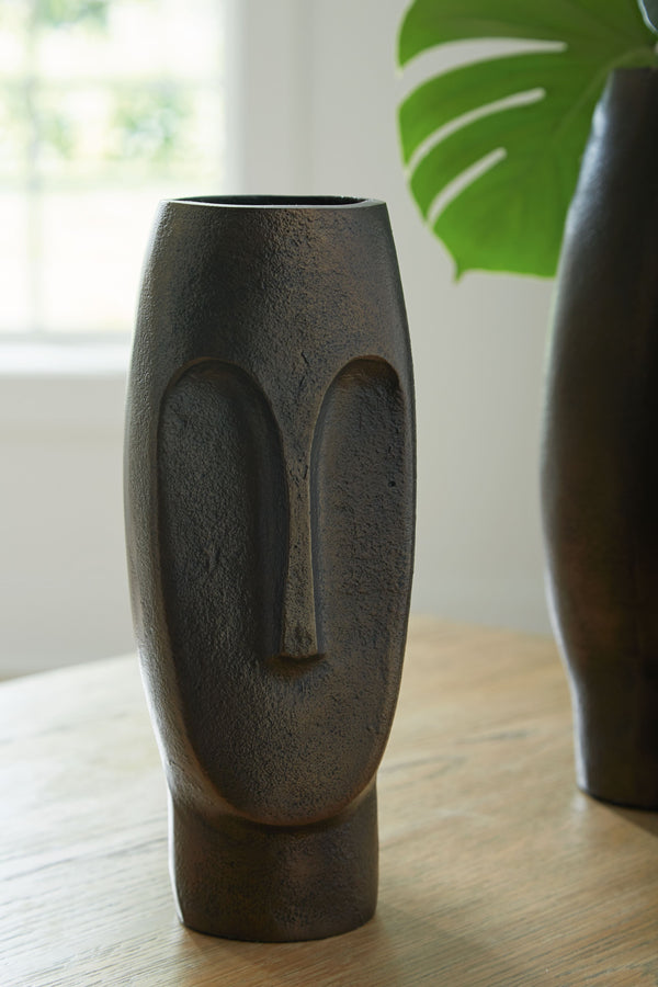  this contemporary piece is equally as impressive displayed with other decor.<br/><br/><b>Product Feat