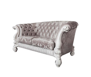 Creating an elegant and traditional design in living room, the Versailles sofa set is your ideal choice. Seating in a crescent environment and feeling like royalty, you can be more convenient to enjoy the family time or play with your friends. Additionall