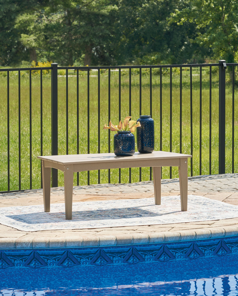 Drift into outdoor entertainment bliss with this coffee table. Dressed in an inviting driftwood hue with a classic feel, it weathers sunny summer days and cozy winter nights with durable MEGA-TUFFÂ® HDPE material. When it comes to form and function, the t