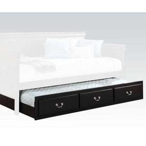 The Bailee trundle will be a great addition to the Bailee daybed. This black trundle features faux drawers with shapely molding and clean lines. With this addition, you can easily accommodate an overnight guest, with a functional twin bed, or go mattress 