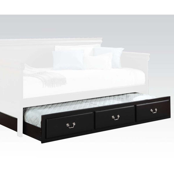 The Bailee trundle will be a great addition to the Bailee daybed. This black trundle features faux drawers with shapely molding and clean lines. With this addition, you can easily accommodate an overnight guest, with a functional twin bed, or go mattress 