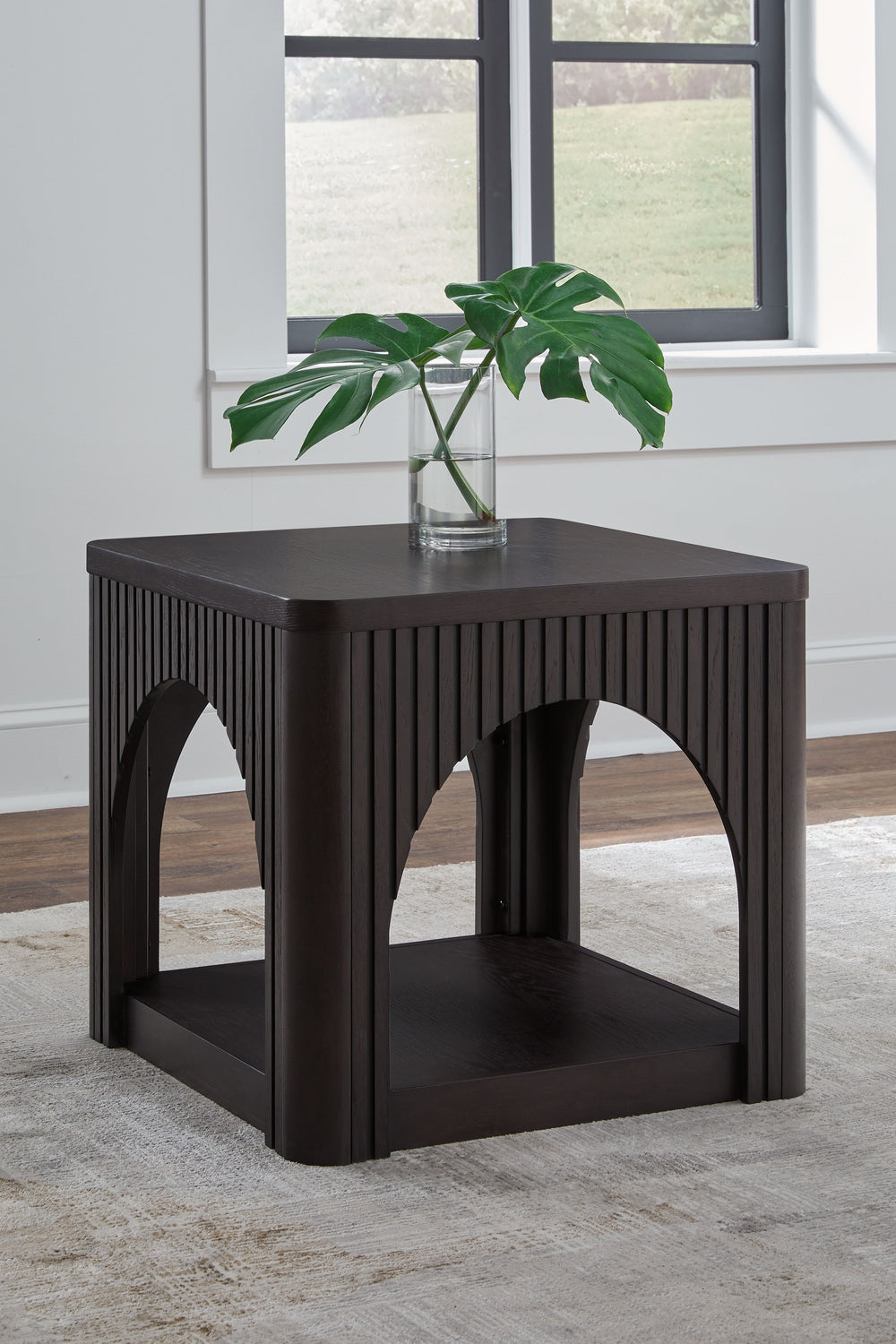 This end table exudes a sense of style and sophistication with its dark French black finish. Architecturally designed with unique arches and lattice details, it adds on-trend elegance to your existing home decor.<br><br><b>Additional Dimensions</b><br><ul