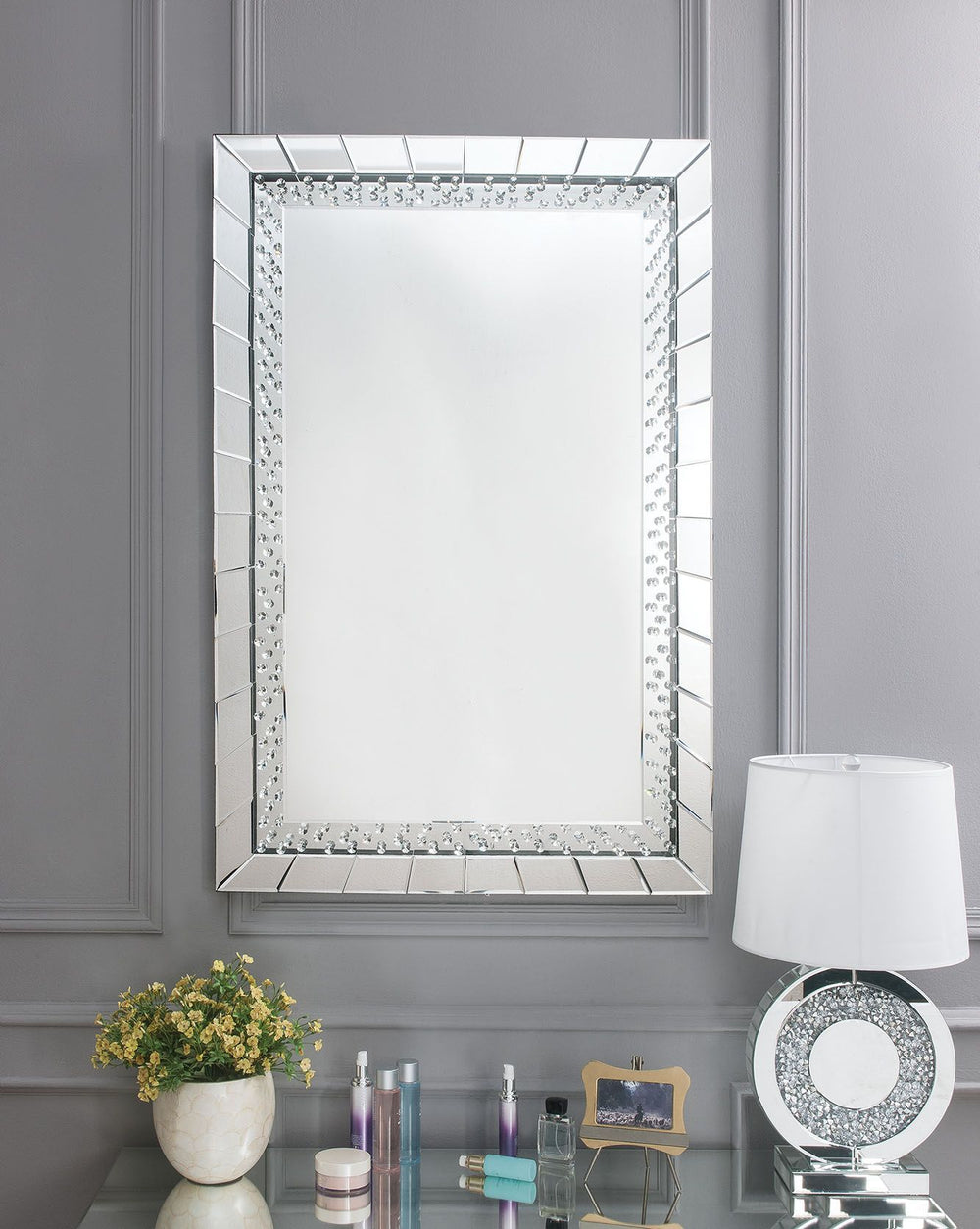 Sophisticated, graceful and elegant, the Nysa wall mirror demonstrates style and restraint with its unique design. While elegantly reflecting its surroundings, the Nysa combines glamour with modernism. Light is captured and reflected from all surfaces of 